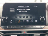 オーディオ画面には再生操作や接続先の選択項目が表示され、音楽を楽しむ際に使いやすい構成です。USBやBluetoothなどの選択肢が並び、日常の移動時間に合わせて活用できます。