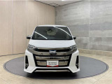 お車購入のポイントとなるフロントマスクです。上質で迫力あるデザインですね☆☆
