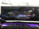 【ⅰドライブナビゲーション】文字情報も鮮明に表示する高解像度カラーディスプレイを採用。視認性に優れた地図デザインと特徴的な建造物を目印にした描写表示で現在位置を把握できます。地図データの更新も可能です