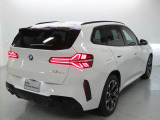 どの角度からもBMWのフォルムが際立ちます。