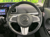 インテリアに合わせたデザインのステアリングは、運転される方のことも考え、運転しやすい形状、大きさです。是非一度、実際に触ってお確かめください。