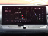 【ナビ】メーカーSDナビ付きです。目的地を設定すれば初めての場所でも簡単に行くことができます。もちろん音楽だって聴けちゃいます♪