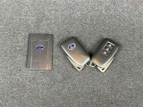 キーを取り出さずにドアを施錠&解錠。クルマの始動も可能です。