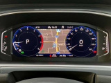 デジタルコックピット。VWが採用する&rdquo;デジタルメーターは、大型のデジタルディスプレイを搭載し、メーター内にナビなどのインフォテインメントを表示します。