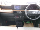 操作しやすい運転席廻り!操作パネルも使いやすい!!ドライブが楽しくなります!