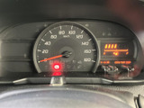 速度計と燃料残量などの表示が運転席から確認しやすく、走行中に必要な情報を把握しやすい配置です。日々の運転時にも視線の移動を抑えて、状況を確かめられます。