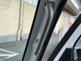 乗り降りに便利なアシストグリップ付き