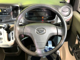 インテリアに合わせたデザインのステアリングは、運転される方のことも考え、運転しやすい形状、大きさです。是非一度、実際に触ってお確かめください。