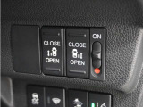 ◆両側電動スライドドア◆狭い駐車場でも乗り降りが楽々♪お子様が隣の車にドアを当ててしまう心配もございません!小さなお子様連れの方もこれで安心。