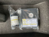 万が一のパンク時にパンク修理キット装備、スペアタイヤはありません。