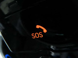 SOSコール/エアバックが展開するような深刻な事故において、自動でSOSコールを発信します。車内で急病人が出るような緊急時は、手動で発信可能です。
