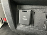 【アクセサリーソケット】12Vの電源は使いやすい位置に装備!用途は様々、スマホの充電やドラレコの電源として役に立ちます♪