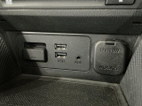 【アクセサリーソケット】12Vの電源は使いやすい位置に装備!用途は様々、スマホの充電やドラレコの電源として役に立ちます♪