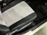 痛みの出やすい運転席シートの角、フロアマット、座面、ともに良好です