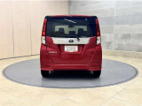 リヤ、後ろから見るとまた車の印象が変わってきますね☆☆