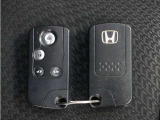 ◆スマートキー◆カギをバッグやポケットに入れたままでもドアロックの開閉ができる『スマートキー』付き!雨天や暗くなってもカギを取り出す必要がなくドアの開錠&エンジンも始動できます