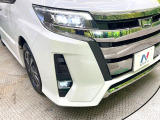 【LEDヘッドライト】悪天候や夜間走行時も良好な視界を確保し安心して運転できる高輝度LEDヘッドライトを装備!点灯速度が早く、消費電力も抑えられています。