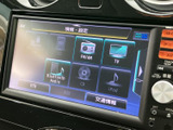 FM・AMやCD、Bluetooth Audioなどの選択肢が画面に並び、使いたい音源を確認しやすい表示です。項目が見分けやすく、日々の移動中に音楽やラジオを楽しめます。