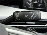 右ワイパーレバーはオートワイパー機能搭載。レバーを一段階上にあげることでオートワイパーが作動。つまみで感度調節が可能です。運転に集中できる便利機能です。