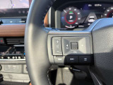 ハンドル左側のスイッチでオーディオの操作が可能なので、運転中でも楽に調整できます(^^♪