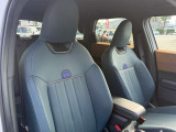 人間工学に基づき設計されたMINIのシートは、ロングドライブでも快適さを維持しつつ、スポーティな走行時には身体をしっかり支え、優れたホールド感と走行安定性を提供します。