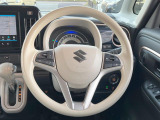 インテリアに合わせたデザインのステアリングは、運転される方のことも考え、運転しやすい形状、大きさです。是非一度、実際に触ってお確かめください。