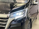 LEDヘッドライトです。デザイン性がよくとても明るいので、夜間の走行や悪天候でも安心です。しかも長寿命!