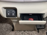 USB電源ソケット(2個)付き!車内でもスマホの充電ができ便利♪