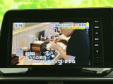 テレビ番組を画面で楽しめる装備です。停車中の待ち時間などに映像を視聴でき、日常のひとときをより快適に過ごせます。視聴の際は安全のため、必ず停車した状態でご利用ください。