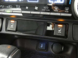 運転席と助手席には寒い時にうれしいシートヒーターが装備されてます。