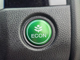 ワンタッチで省燃費走行をサポートするECONスイッチを装備。