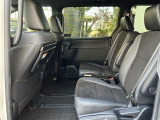両側パワースライドドア付きだから、狭い駐車スペースなどでの 乗り降りラクラク!小さなお子さまのいるご家庭には嬉しい装備。