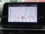 【ナビ】メーカーSDナビ付きです。目的地を設定すれば初めての場所でも簡単に行くことができます。もちろん音楽だって聴けちゃいます♪