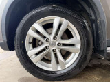 225/60R17ノーマルタイヤ装着車♪各種アルミホイールや、スタッドレスタイヤも取扱いしております。是非ご相談ください♪