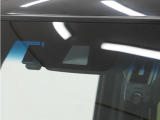 ◆Honda SENSING◆ カメラ等装置で精度の高い検知能力を発揮、安全運転を支援します。ステアリング上のコントローラーに注目!