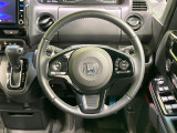 【純正革巻きステアリング】上質な革を使用することで、手にしっかり馴染みとても運転しやすいハンドルです♪