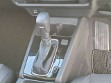 運転席より操作性の良いシフトレバー
