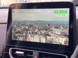 テレビ番組を画面で視聴できる装備です。停車中の休憩時間などに映像を楽しめるため、車内で過ごすひとときにも活用いただけます。視聴時は周囲の安全にもご配慮ください。