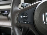 ハンドルにオーディオ操作用スイッチを備え、手を放さずに操作可能。安全性と利便性を両立しています。
