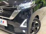 【LEDヘッドライト】悪天候や夜間走行時も良好な視界を確保し安心して運転できる高輝度LEDヘッドライトを装備!点灯速度が早く、消費電力も抑えられています。