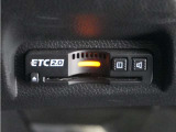 ◆ETC2.0装着◆進化したドライブ体験。料金収受システムだけだったETCが生まれ変わって、高速道路を賢く使うETC2.0に進化しました。多彩な情報サービスが便利で快適なドライブ体験を提供します。