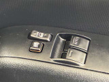 パワーウィンドウマスタースイッチです。車内の換気も運転席から簡単に行えます。
