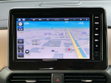 日産純正9インチメモリーナビ(MM222D-L)装備。スマートフォンによる部分地図更新、Bluetooth接続での音楽視聴、快適な画面操作と高音質なオーディオ再生。無料地図更新付きです。