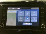 ラジオやUSB、Bluetoothなどの音源が画面に一覧表示され、利用したい項目を選びやすい構成です。好みに合わせて車内で音楽や情報を楽しめます。