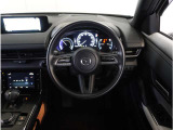 【運転席】最適なドライビングポジションでドライブをお楽しみください。