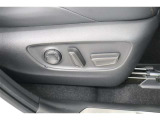 パワーシート搭載。微妙な調整が手軽にでき、ピッタリのポジションで運転することが可能です。