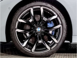 【BMWアロイホイル】軽量かつ強度に拘ったアロイホイル。走行性能ポテンシャルを引き出す設計。車の足元を引き締めてくれる大きなポイントはアロイホイルです。