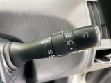 【オートライト】周りの明るさに応じて自動でヘッドライトの点灯・消灯ができる機能です!ライトの付け忘れ・消し忘れなどが無くなり、雨の日や夕方の走行も安心!トンネル通過時も便利ですね♪