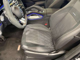 メルセデスのシートは、少し硬めに出来ておりますので、長時間の運転でも疲れにくく、安全にドライビングをお楽しみ頂けます