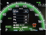 とっても見やすいメーターです。夜間時はラグジュアリーな気分にさせてくれる照明が魅力ですので、夜のドライブも楽しみになりますよ♪